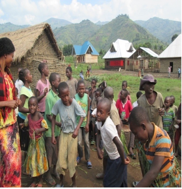 Séance de danse folklorique à la commémoration de la journée international de l’enfant
